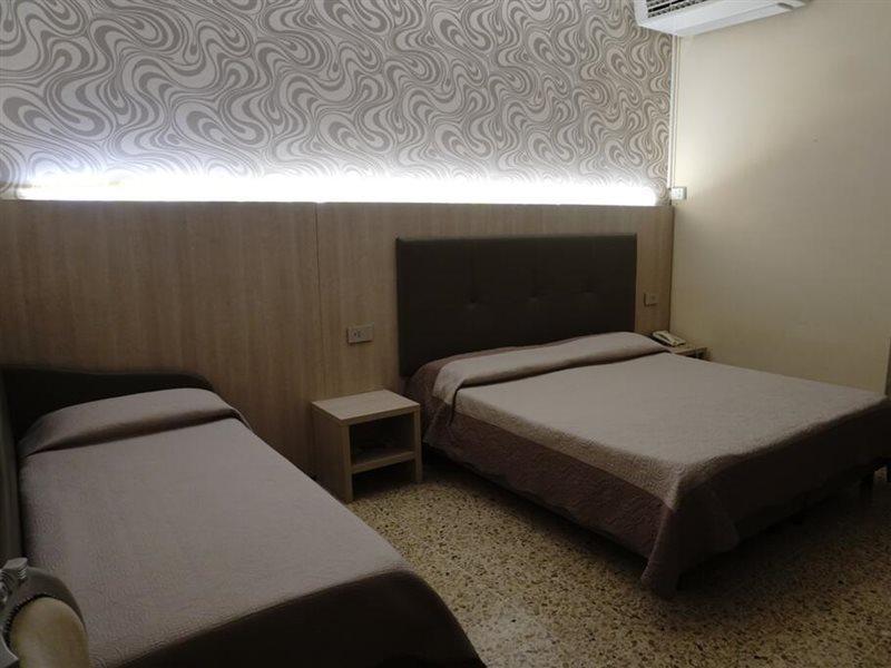 קסטיליאונצ'לו Hotel Atlantico מראה חיצוני תמונה