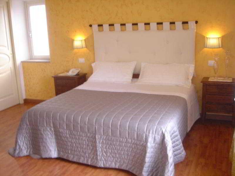 קסטיליאונצ'לו Hotel Atlantico מראה חיצוני תמונה
