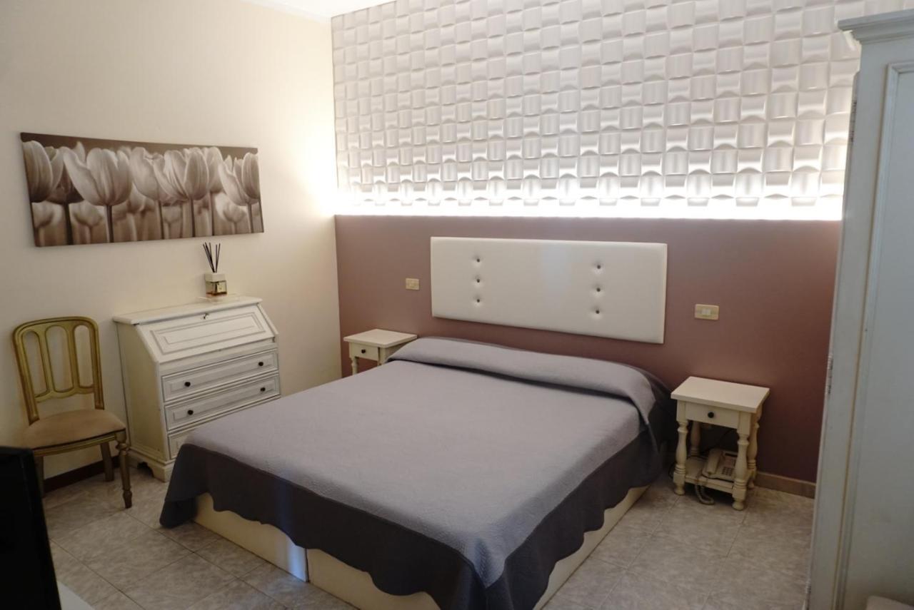 קסטיליאונצ'לו Hotel Atlantico מראה חיצוני תמונה